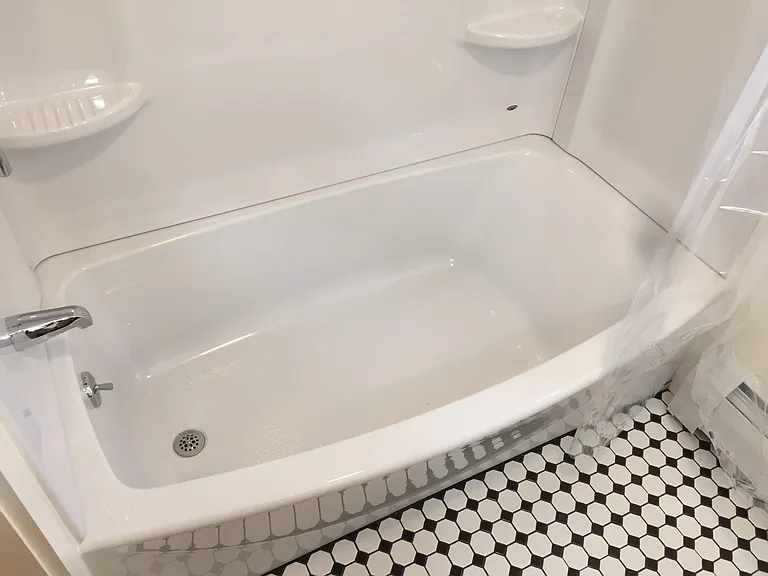 Tub / shower