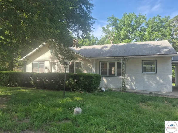606 E Colorado St, Windsor, MO 65360