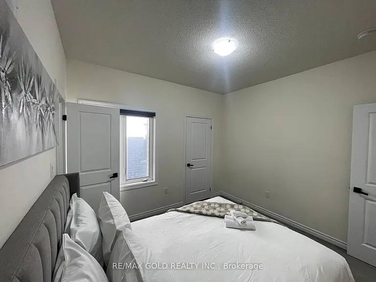 537 Veterans Dr — Photo 41