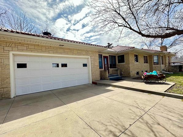 633 N Elm St, Russell, KS 67665