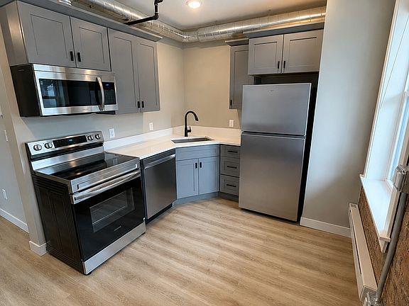 3rd image of 627 E 4th St #203