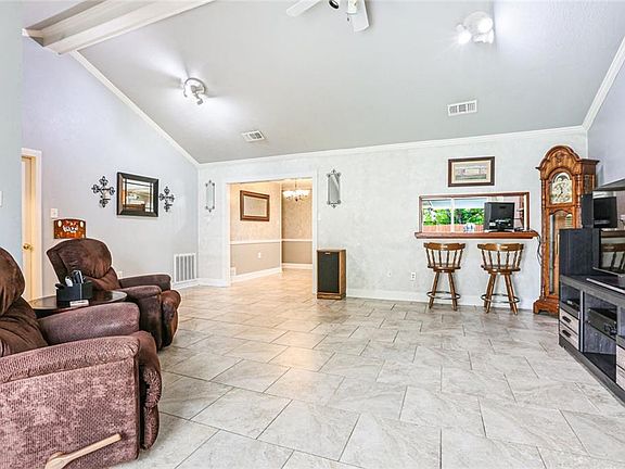 5th image of 254 Dianne Dr
