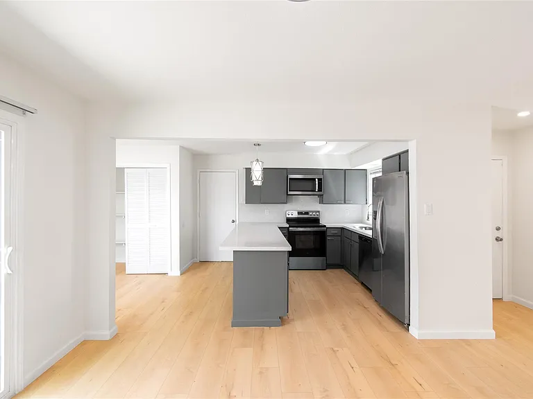 6423 Coachwood Dr — Photo 16