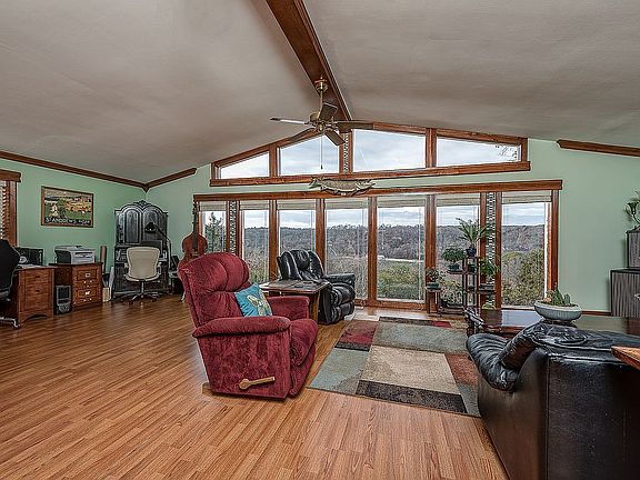 5th image of 10 Moreton Ln