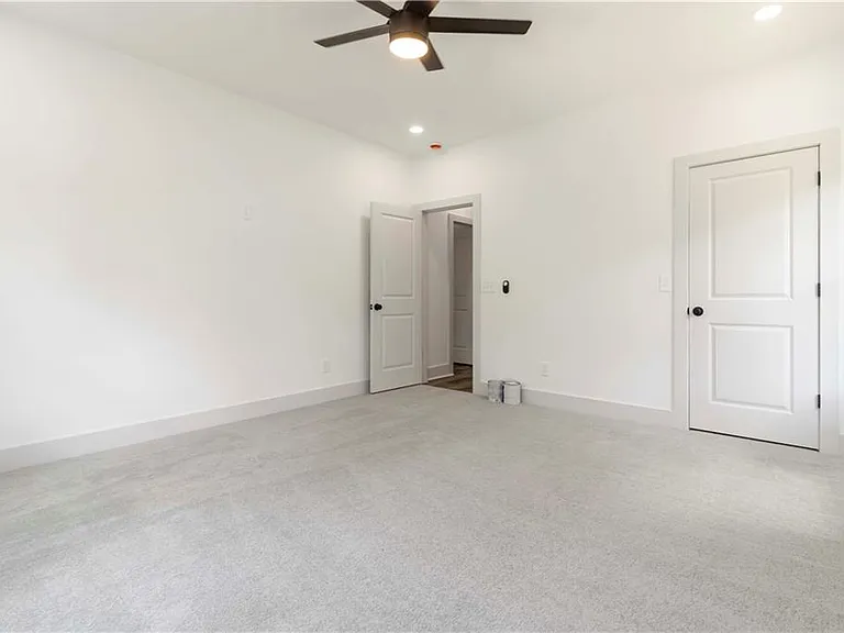 2884 Thompson Cir — Photo 25