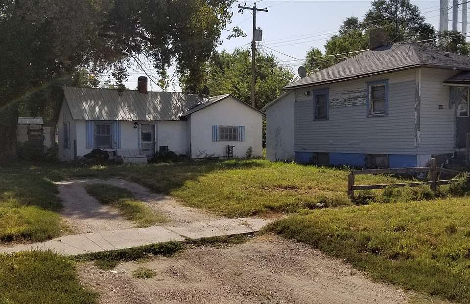 2nd image of 302 E 9th St