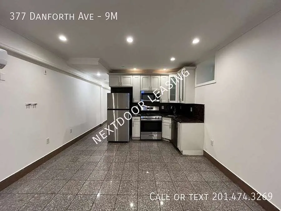 377 Danforth Ave — Photo 3