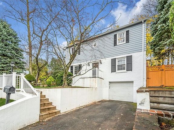 3rd image of 88 Lawrence Ave