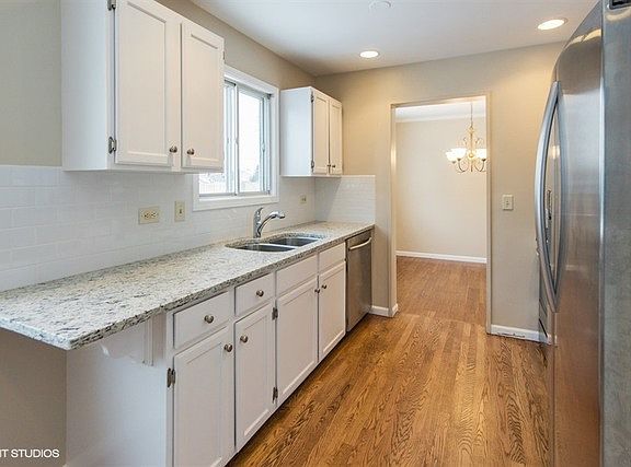 4th image of 2980 Middlebury Ct W