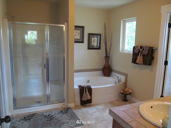3rd image of 6804 9th St. E. (Lot 18)