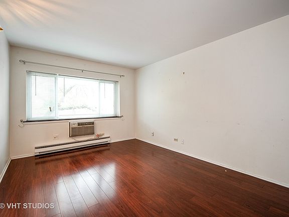 4th image of 3825 N Pine Grove Ave APT 301
