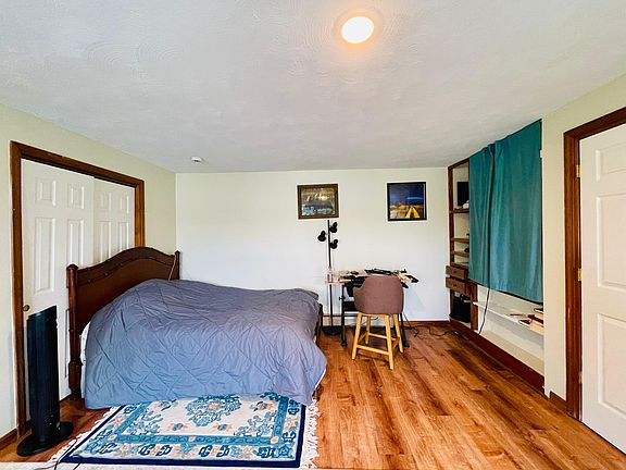 3rd image of 246 N Winooski Ave #2