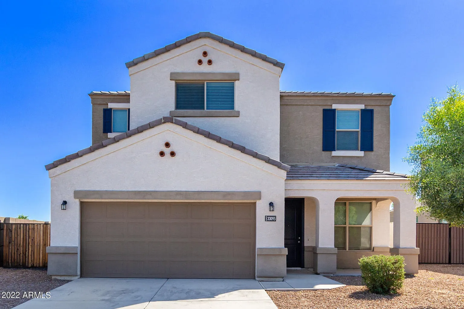 5 bed, 2.5 bath, 2716 sqft, $2,400 — Photo 1
