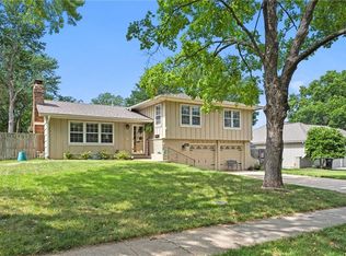 5816 W 92nd St, Overland Park, KS 66207