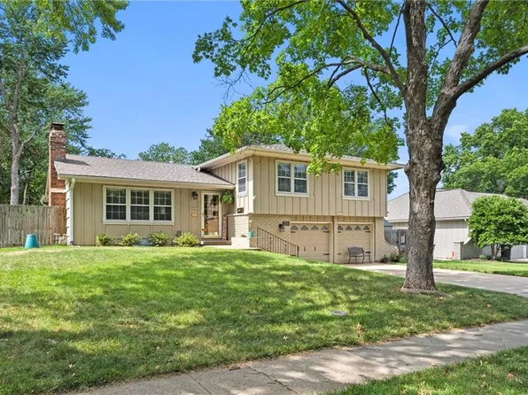 5816 W 92nd St, Overland Park, KS 66207