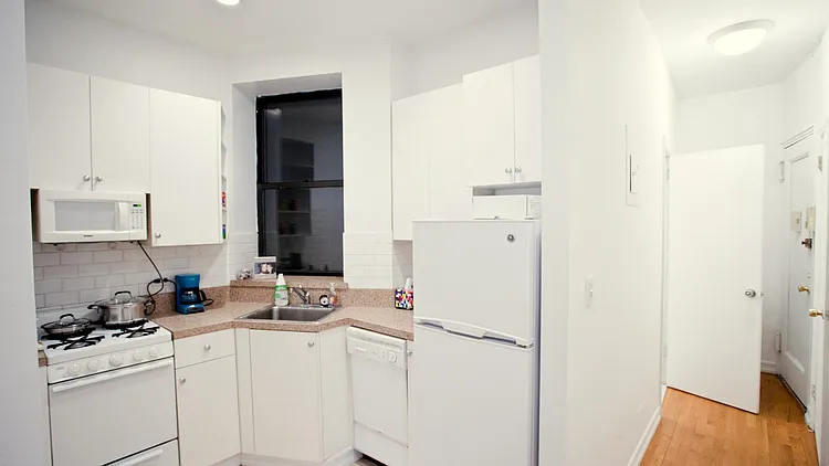 424 E 75th St #1D — Photo 6