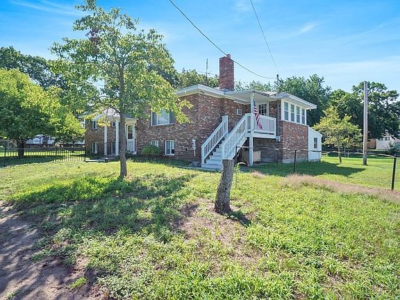 4th image of 61 Highland Ave