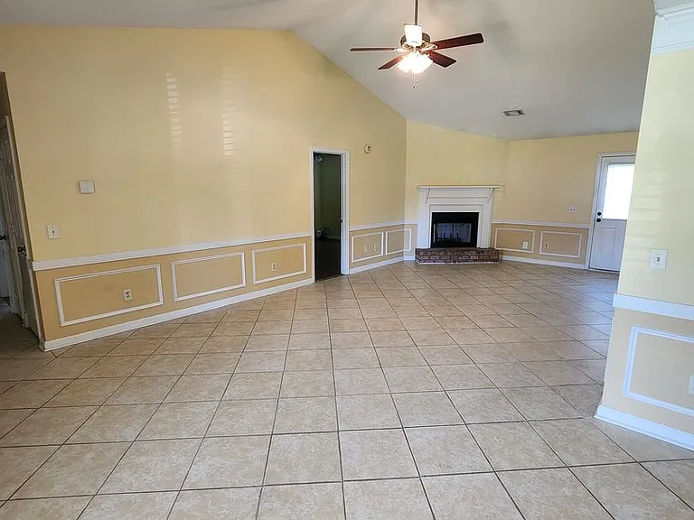 1060 Desert Shield St — Photo 4