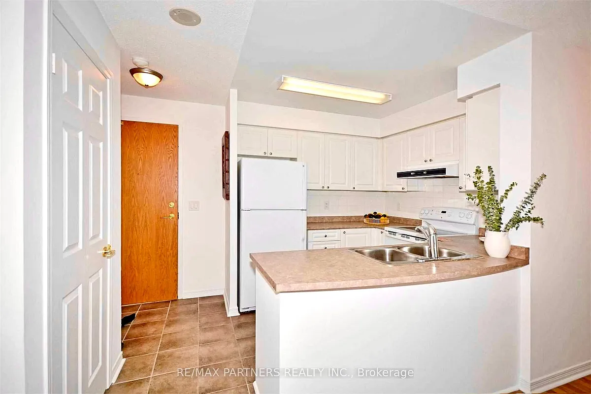 Building Photo - 5508 Yonge St #307