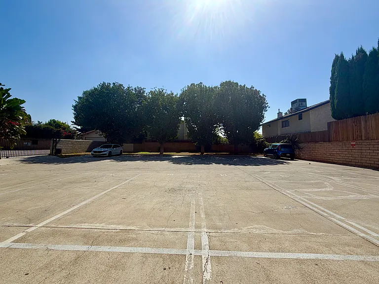 6938 Kester Ave #11 — Photo 15