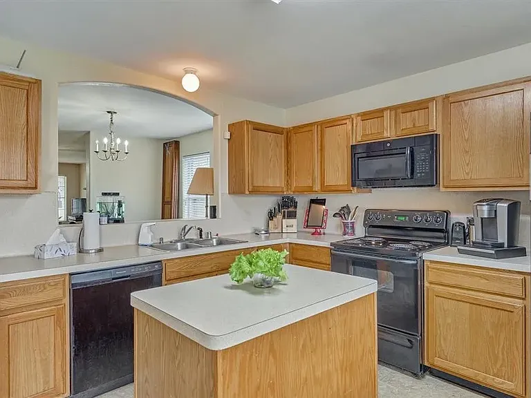 306 Moonwalk St — Photo 3