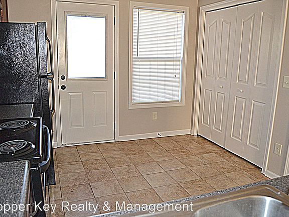 5th image of 1213 Ash Ridge Dr Unit B