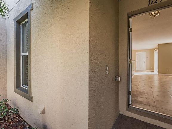 5th image of 1725 Pointe West Way