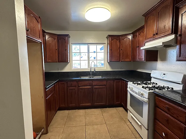 2901 Belhaven St — Photo 30