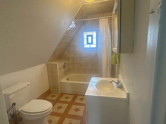 3rd image of 51 W 21st St #3