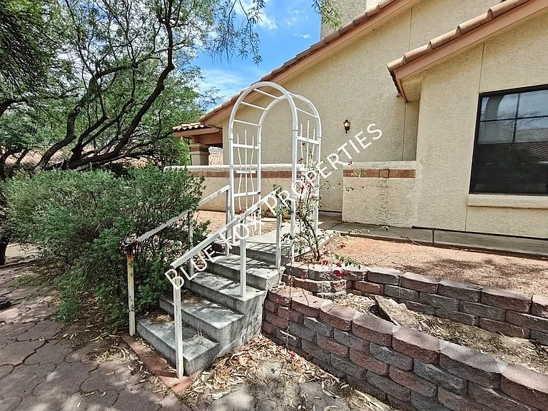 131 E Horizon Cir — Photo 25
