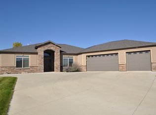 5206 Boulder Ridge Rd, Bismarck, ND 58503