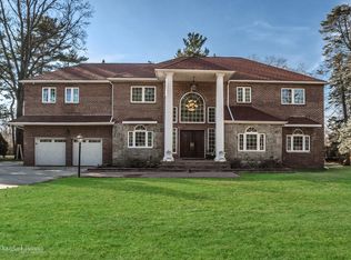 204 Guinea Woods Rd, Old Westbury, NY 11568