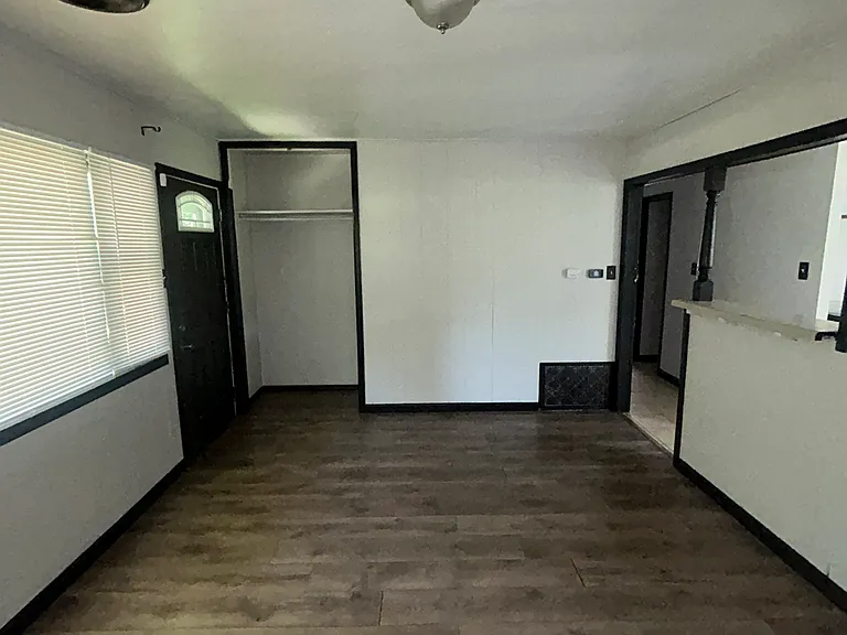 12 Agnes Dr — Photo 2