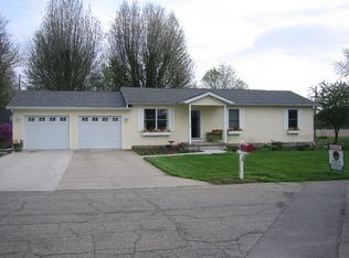 203 W Arnold St, Bourbon, IN 46504