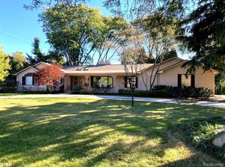 1615 Bracken Rd, Bloomfield Hills, MI 48302