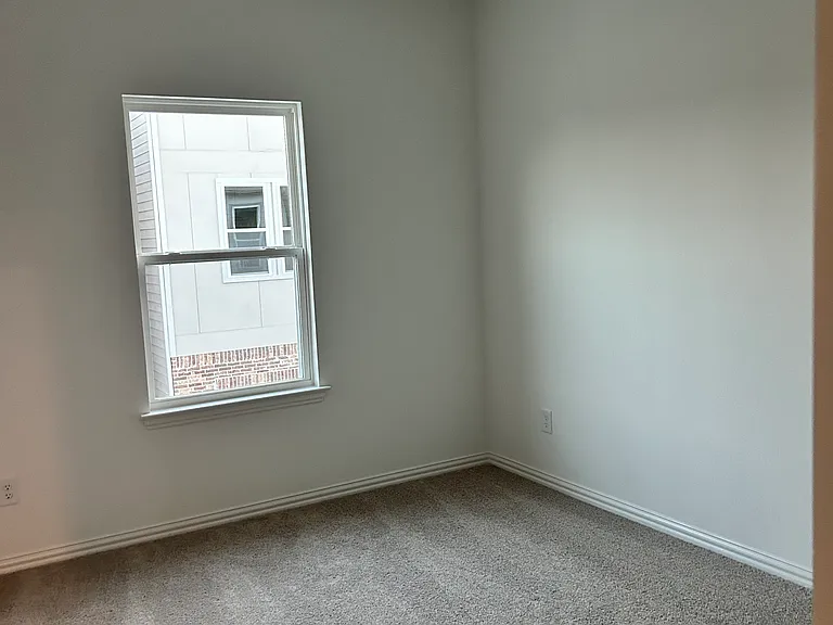 4704 Craymore Rd — Photo 10