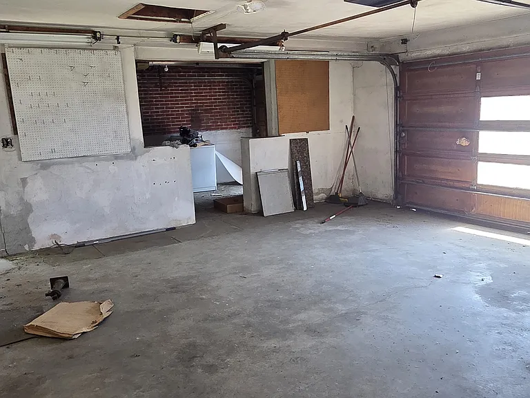 2201 Bashford Manor Ln — Photo 42
