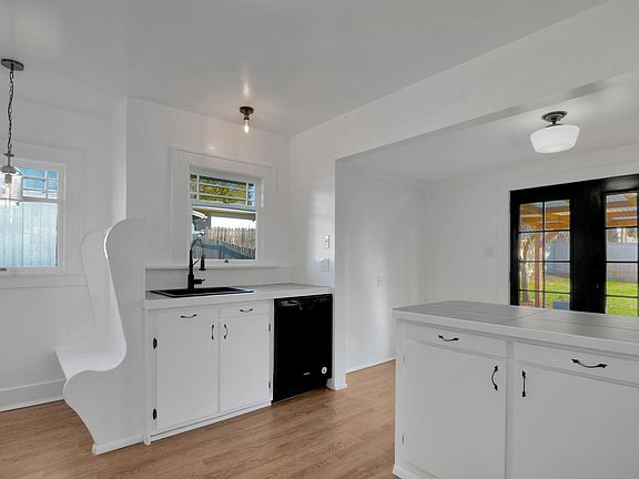 4th image of 315 Avenue I
