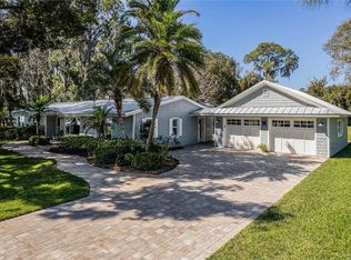 2653 Lakeshore Dr, Mount Dora, FL 32757