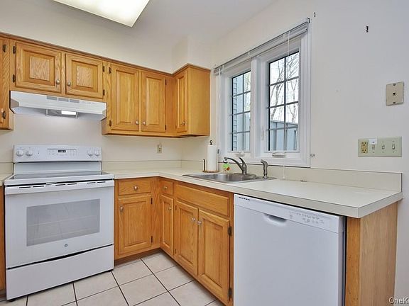 2nd image of 607 Chestnut Drive