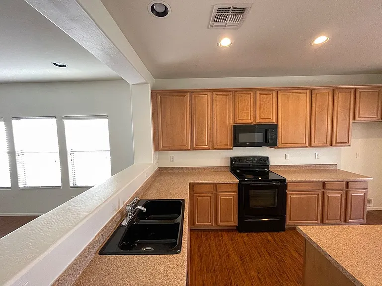 18235 N Alicia Ct — Photo 6