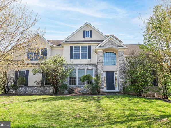 2730 Woodspring Dr, York, PA 17402