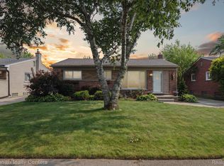 32203 Anita Dr, Westland, MI 48185