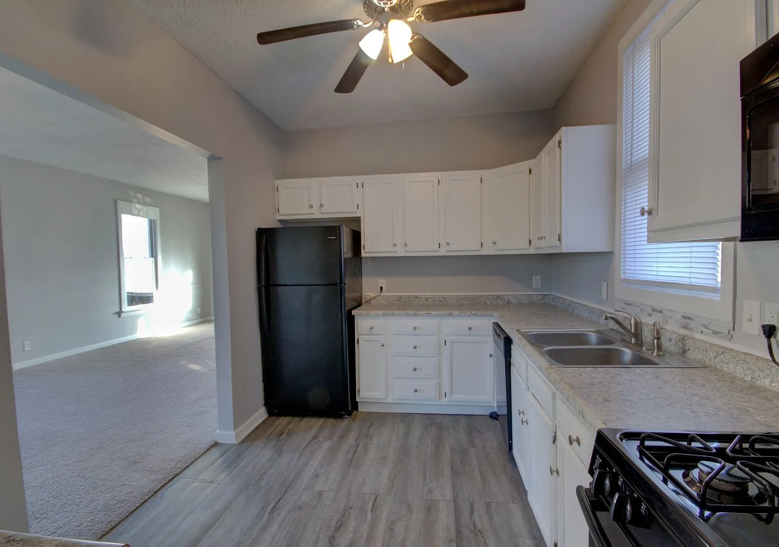 Coming Soon - Welcome To This Charming 3bd, 2ba Single-Family House Located In Davenport, Ia! — Photo 3