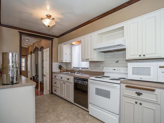 4th image of 2616 37th Ave S