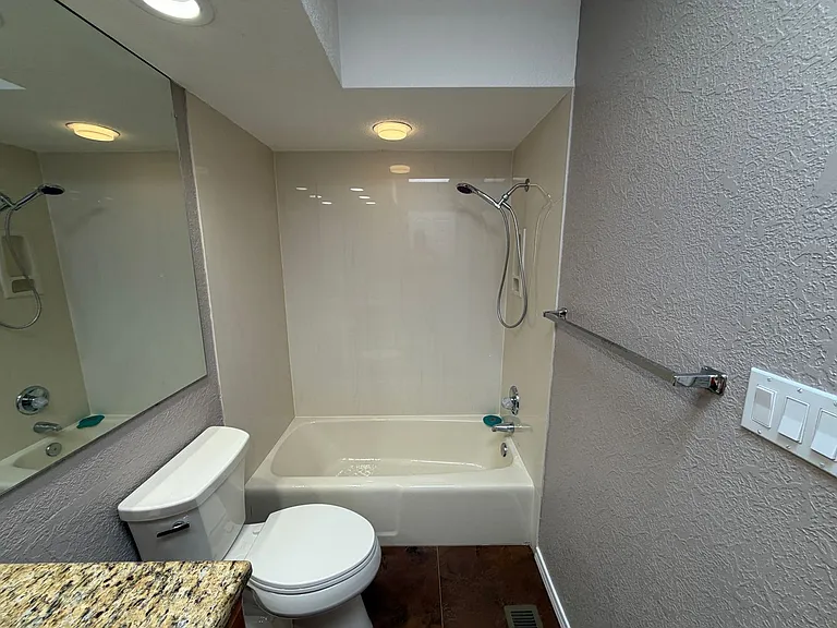 7924 Woodridge Dr NE — Photo 22