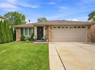 9307 S 81st Ct, Hickory Hills, IL 60457