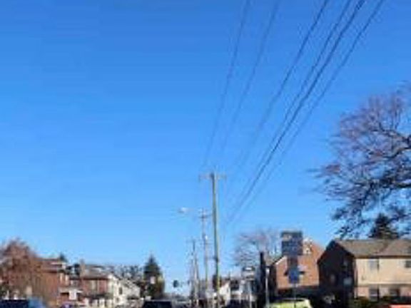 Exterior Neighborhood (street photo)