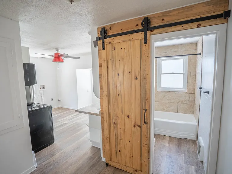2941 Madison Ave — Photo 21