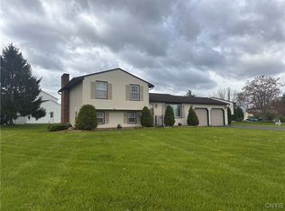 5566 Veneto Dr, Clay, NY 13041